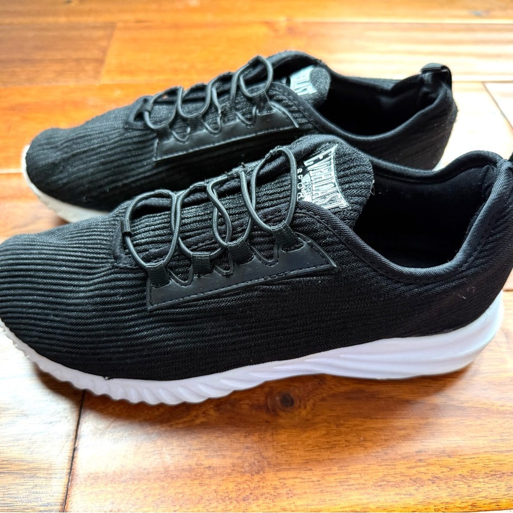 Everlast size 8 women’s black stretchy slip-on sneakers shoes elastic ties